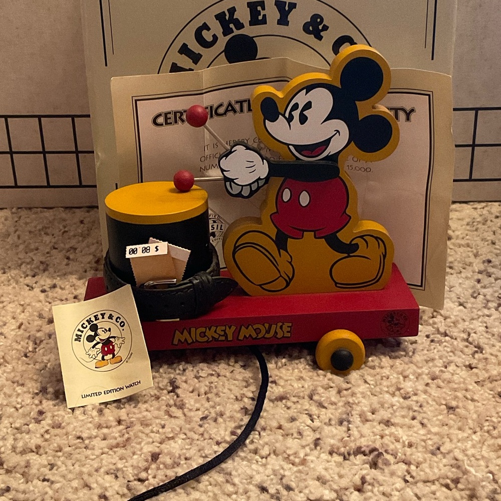 Mickey Mouse collectors Watch and wood toy - Picture 5 of 6